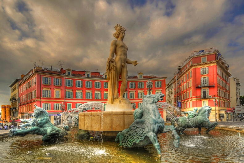 Fontaine du Soleil, Place Masséna