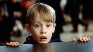 Мать забыла ребенка в аэропорту и заставила пилота развернуть лайнер