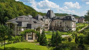 Пэрис Хилтон планирует купить курорт в Закарпатье