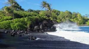 Черная пятница и черные пляжи: 4 авиаскидки в магические места от €81