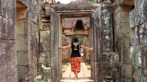 Девушка путешествует соло