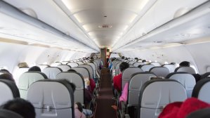 Где расположены худшие места в самолете?