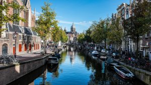 Как дешево долететь до Амстердама