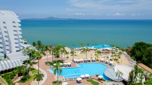 SkyUp огласила список «летних» рейсов