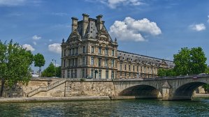 Франция усиливает условия въезда для иностранных туристов