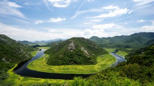 Черногория снова пускает невакцинированных туристов