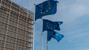 Еврокомиссия продлила действие временной защиты для украинцев еще на один год