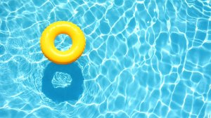 В Берлине женщинам разрешили купаться топлес