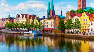 В Германии отменили сотни рейсов из-за забастовки работников аэропортов