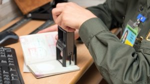 Какие военнообязанные мужчины могут выезжать за границу Украины: актуальные правила в 2023 году