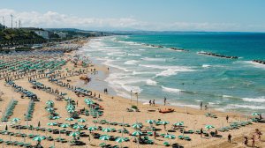 Пляжи в Италии ввели лимиты на посетителей 