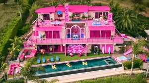 На Airbnb появился особняк Барби