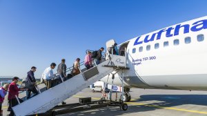 Lufthansa пополнит самолеты Airbus A320 зарядками и держателями смартфонов