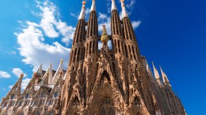 Завершается 140-летнее строительство пяти башен знаменитой базилики в Барселоне