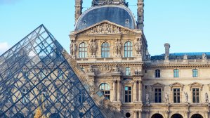 Парижский Лувр увеличивает стоимость входных билетов