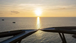 Место для поцелуев: во Вьетнаме открыли уникальный романтический мост