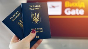 Ограничено предоставление консульских услуг украинцам за границей