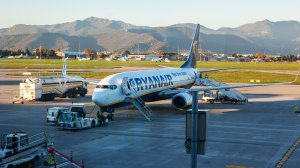 Ryanair вводит штраф для пассажиров, опаздывающих на регистрацию