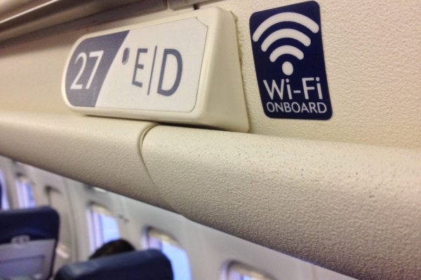 Все больше авиакомпаний переходят на спутниковый Wi-Fi