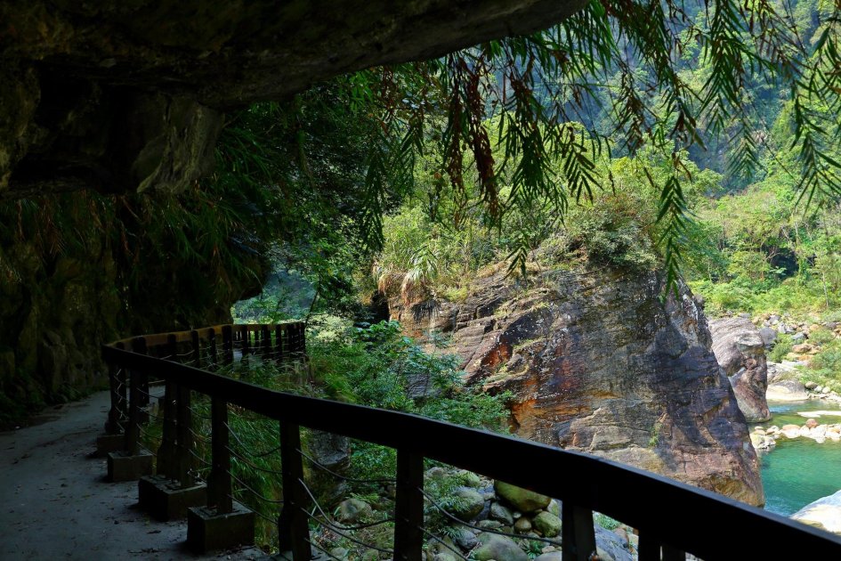 A trail along the marble cliffs in Taroko Gorge
