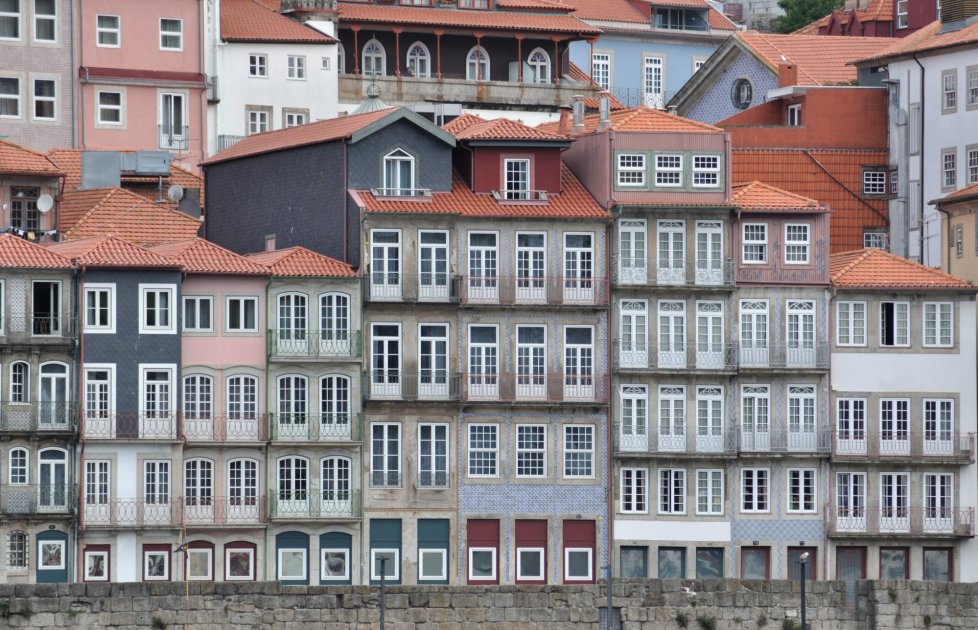 The Ribeira district's waterfront, with traditional houses lining the Douro River