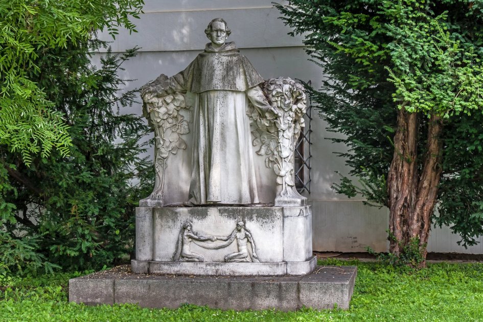 Statue of Gregor Mendel in the Mendelianum Garden — Gregor Mendel Museum in Brno