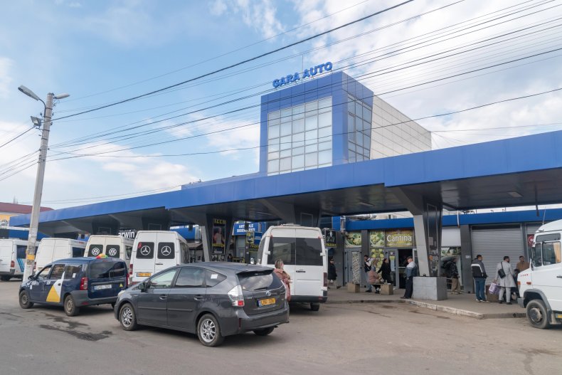 Chisinau, Moldavia - 8 de marzo de 2023: Estación central de autobuses (Gara Centrala Chisinau) en Chisinau. - Fotografía 