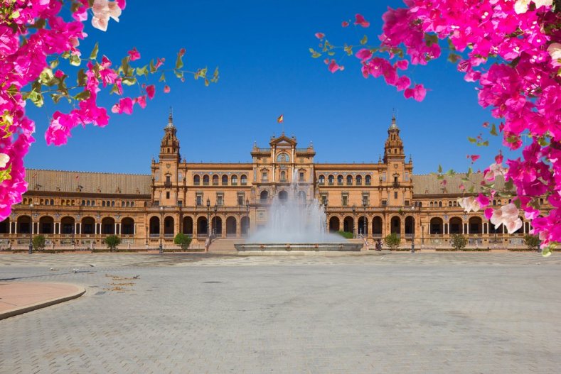 The famous Plaza de España in Seville