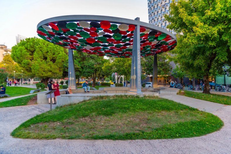Monument to Friendship, Tirana