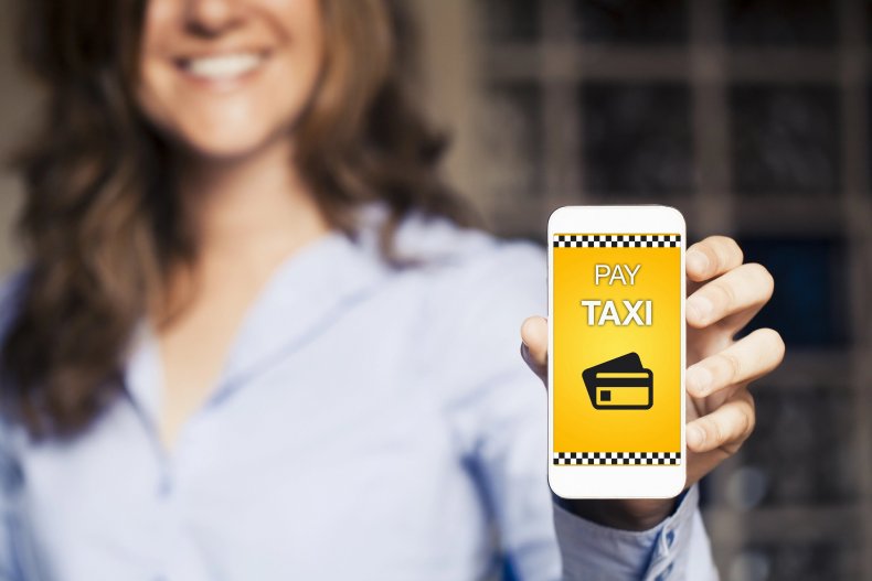 Solicitar un taxi a través de una aplicación móvil