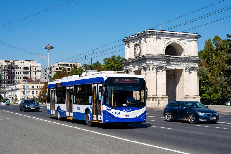 Un trolebús BKM en las calles de Chisinau, Moldavia