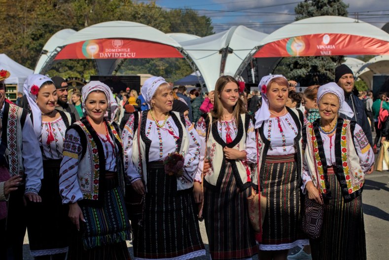 Празднование Дня вина Молдовы на центральной площади Кишинева